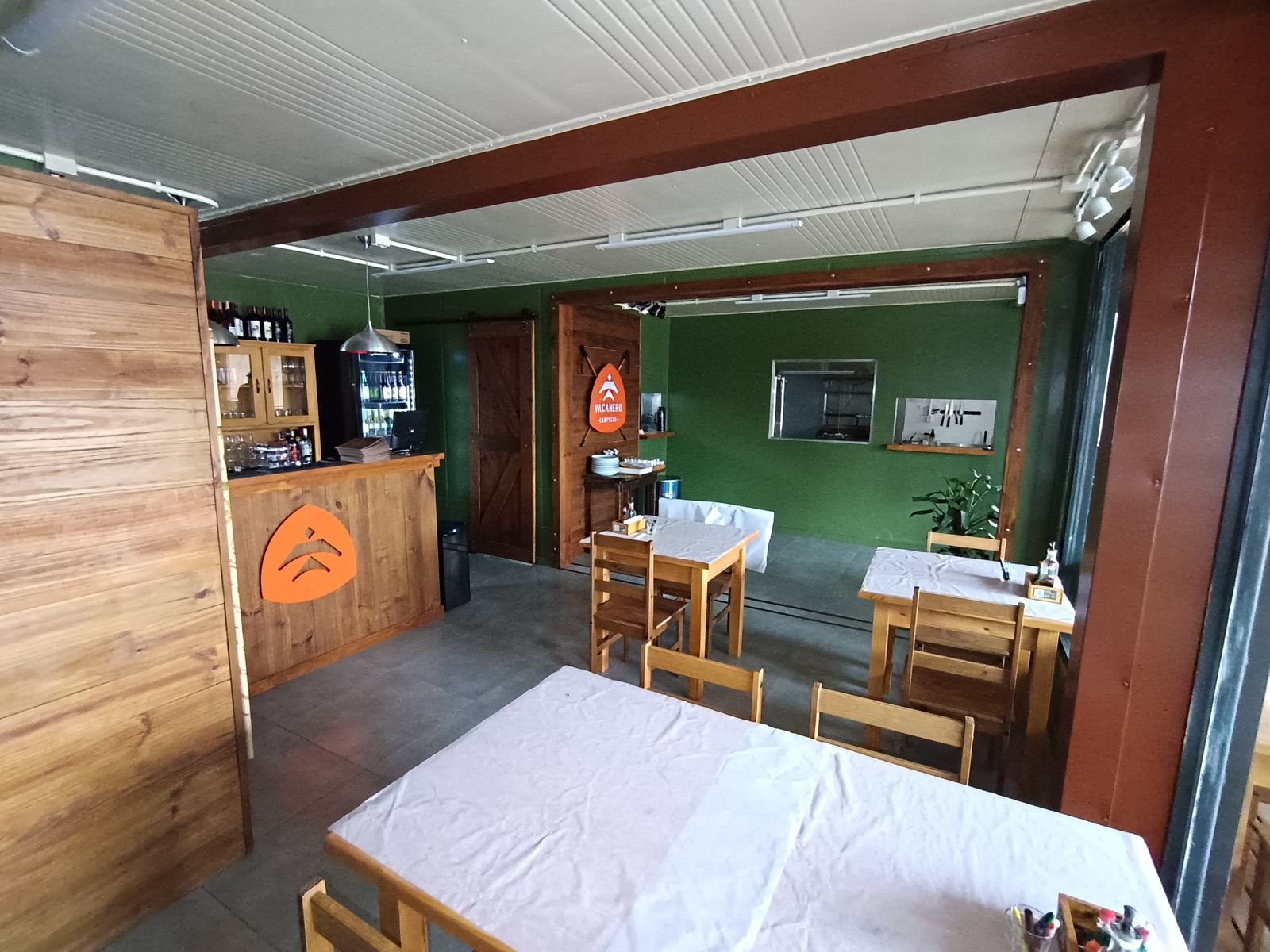 Balcão de atendimento e salão do Vacanero